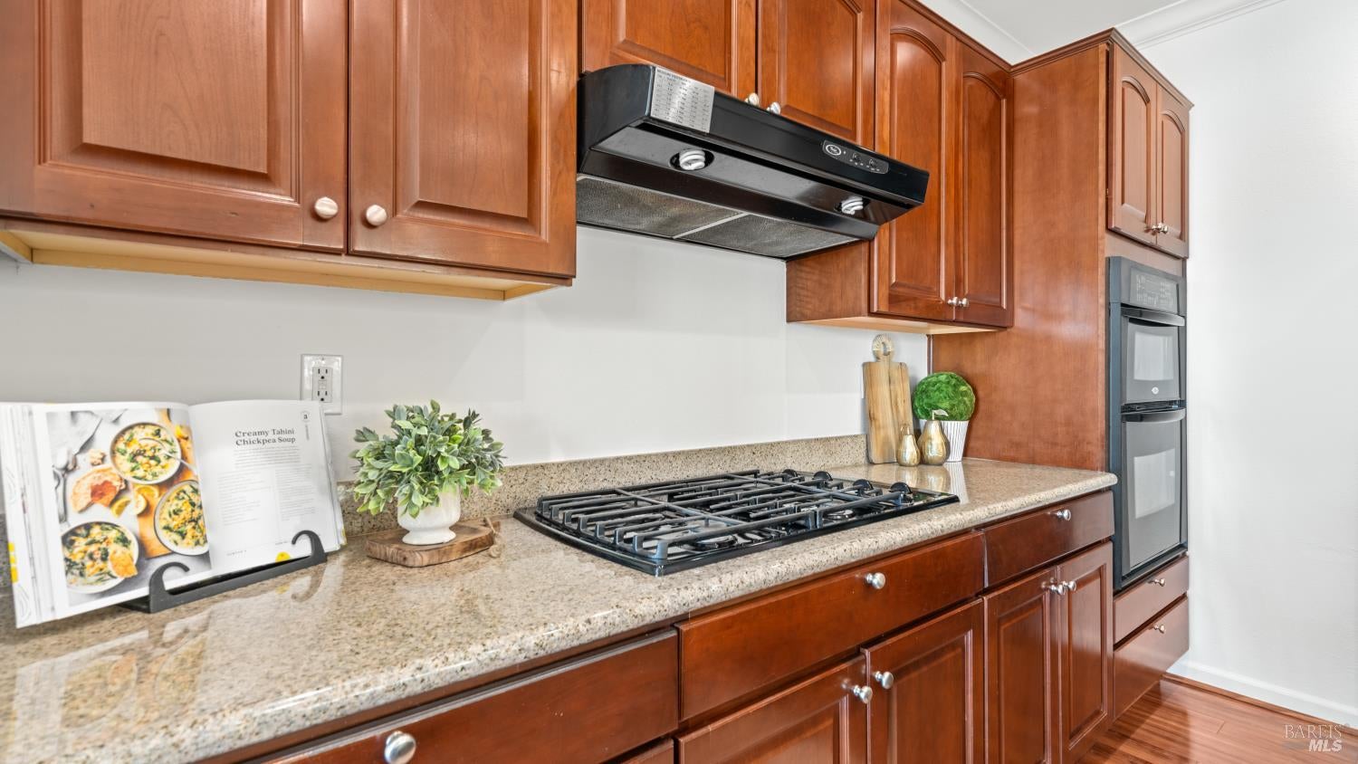Vacaville, California, 95687, United States, 2 Bedrooms Bedrooms, ,2 BathroomsBathrooms,Residential,For Sale,1911882
