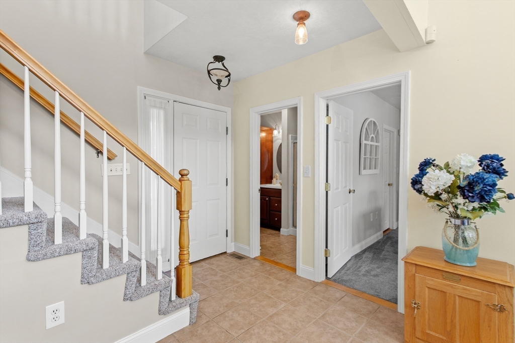 Methuen, Massachusetts, 01844, United States, 3 Bedrooms Bedrooms, ,2 BathroomsBathrooms,Residential,For Sale,1981346