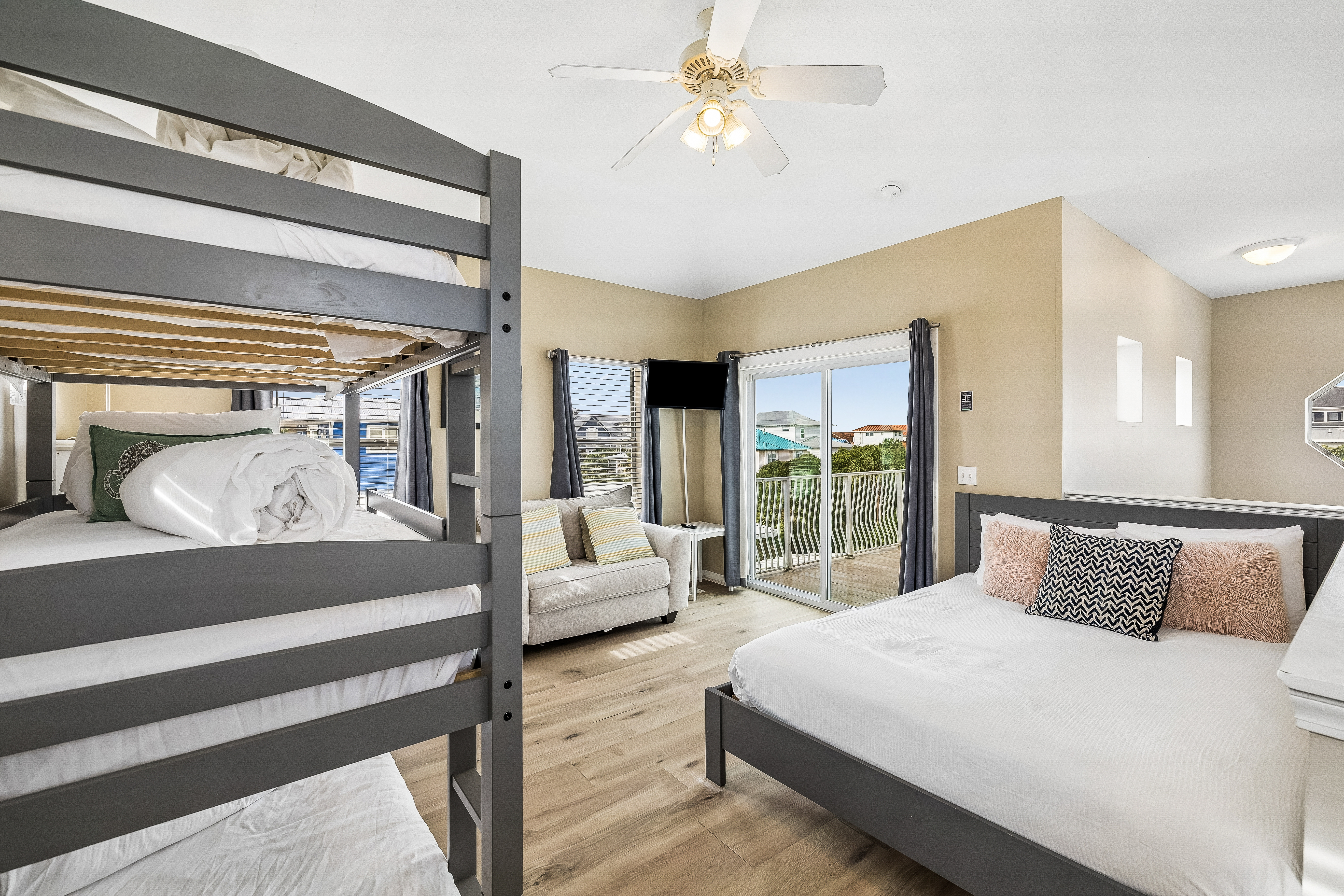  Spacious Coastal Retreat With Private Pool And Guest House - 物件實景