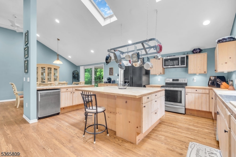 Franklin Twp., New Jersey, 07882, United States, 4 Bedrooms Bedrooms, ,3 BathroomsBathrooms,Residential,For Sale,1957120