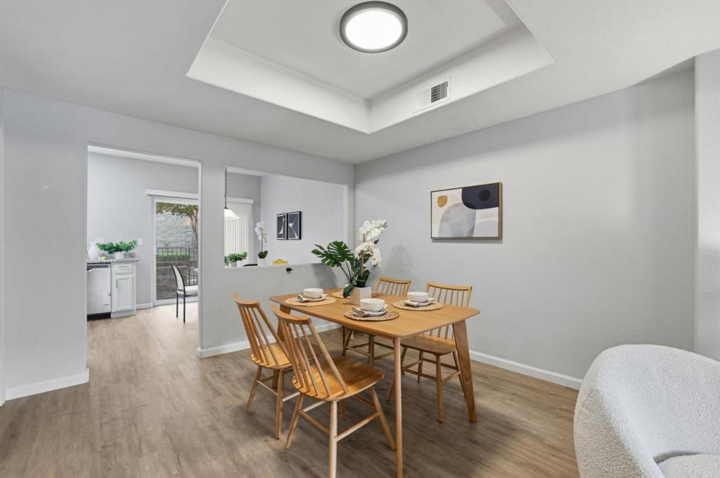 San Jose, California, 95136, United States, 2 Bedrooms Bedrooms, ,3 BathroomsBathrooms,Residential,For Sale,1987306