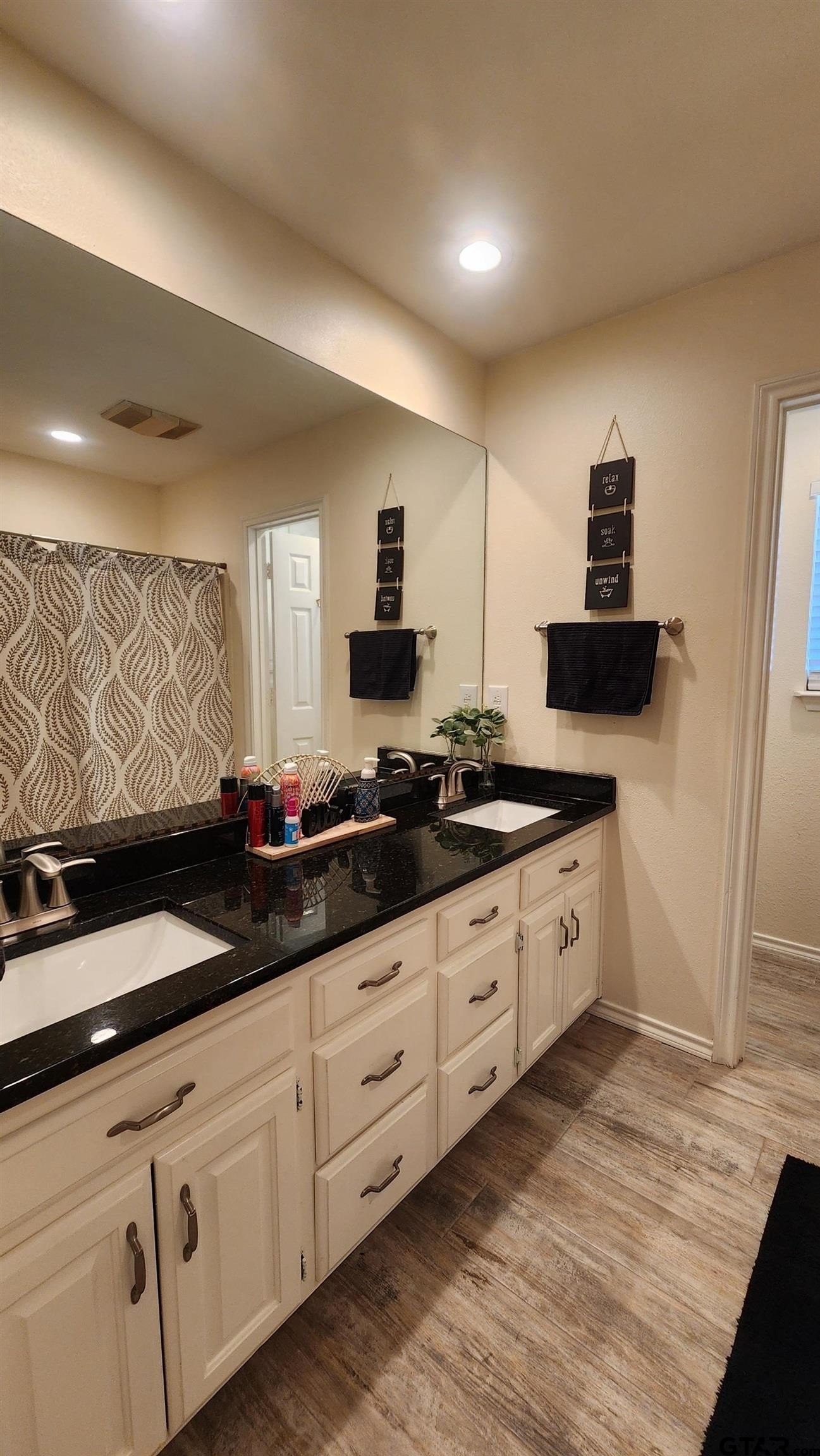 Pittsburg, Texas, 75686, United States, 4 Bedrooms Bedrooms, ,4 BathroomsBathrooms,Residential,For Sale,1880641
