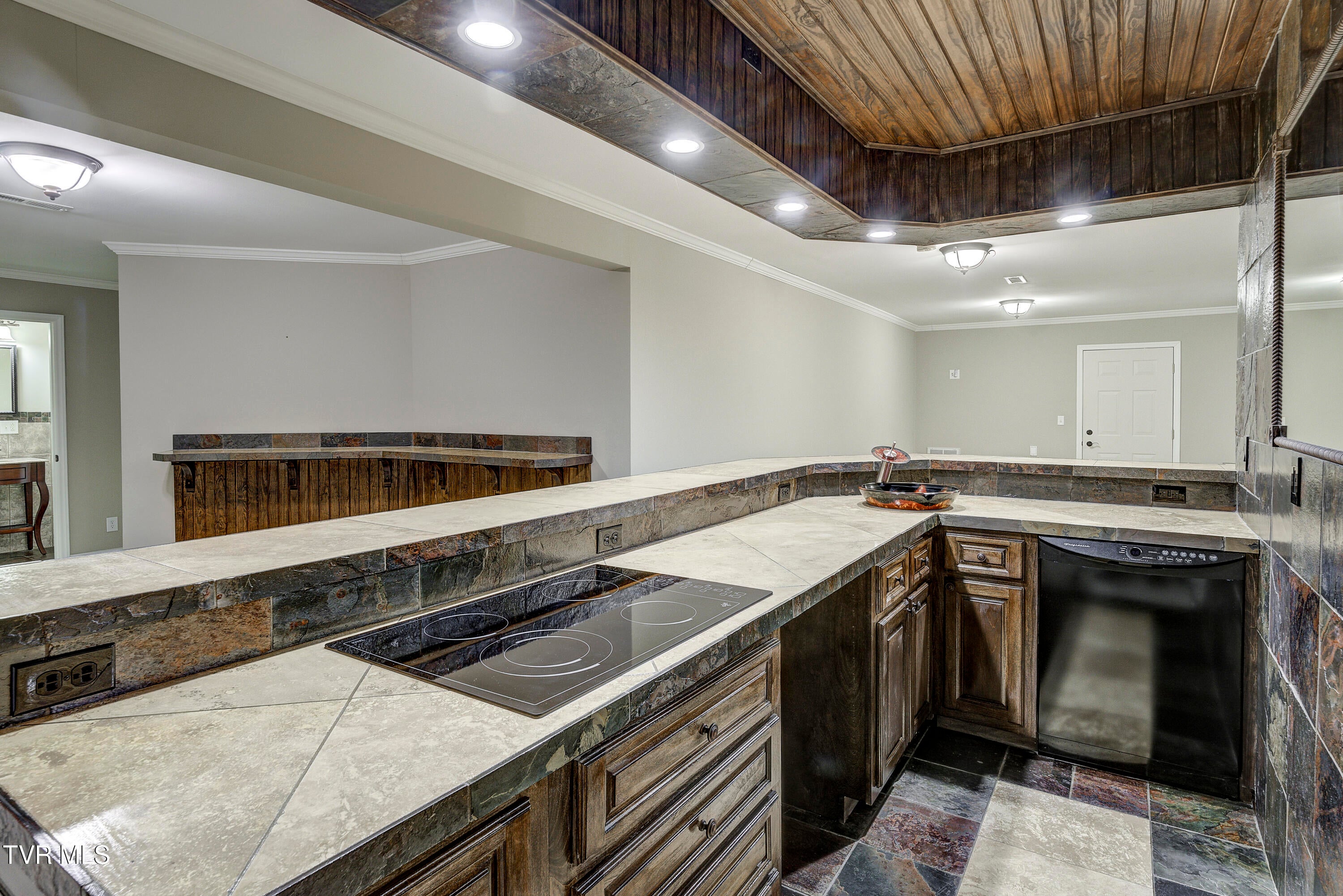 Bristol, Tennessee, 37620, United States, 4 Bedrooms Bedrooms, ,4 BathroomsBathrooms,Residential,For Sale,2001712