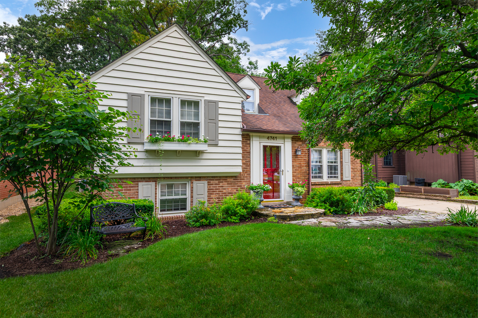 Downers Grove, Illinois, 60515, United States, 3 Bedrooms Bedrooms, ,3 BathroomsBathrooms,Residential,For Sale,1925036