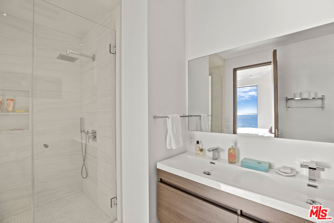 Malibu, California, 90265, United States, 3 Bedrooms Bedrooms, ,4 BathroomsBathrooms,Residential,For Sale,1746173