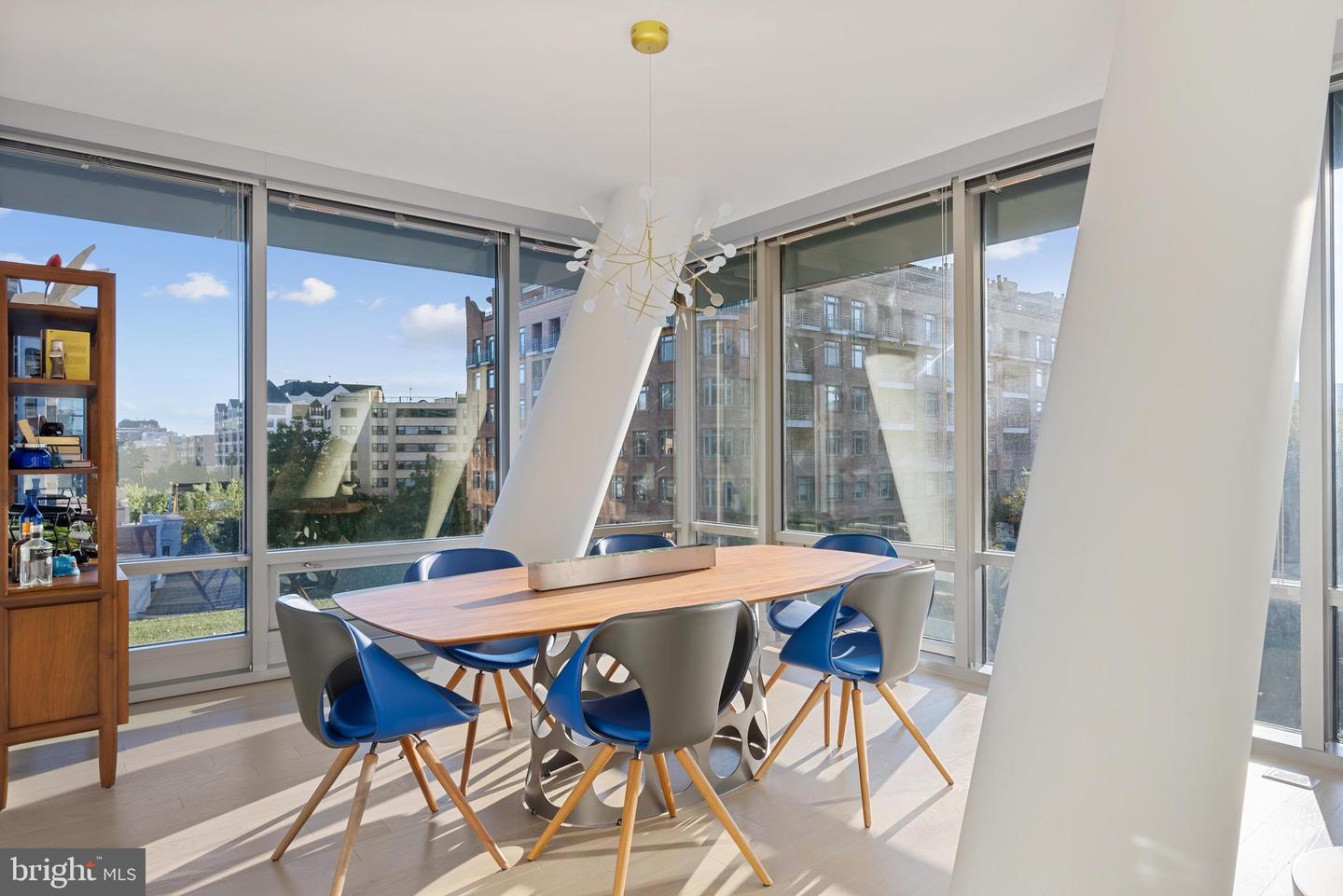 Washington, District of Columbia, 20037, United States, 3 Bedrooms Bedrooms, ,3 BathroomsBathrooms,Residential,For Sale,1961771