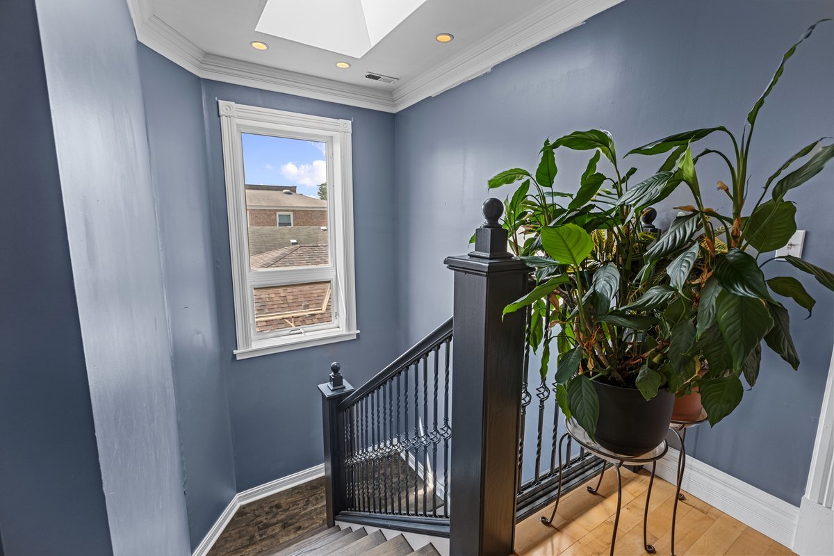 Elmwood Park, Illinois, 60707, United States, 5 Bedrooms Bedrooms, ,3 BathroomsBathrooms,Residential,For Sale,1916945