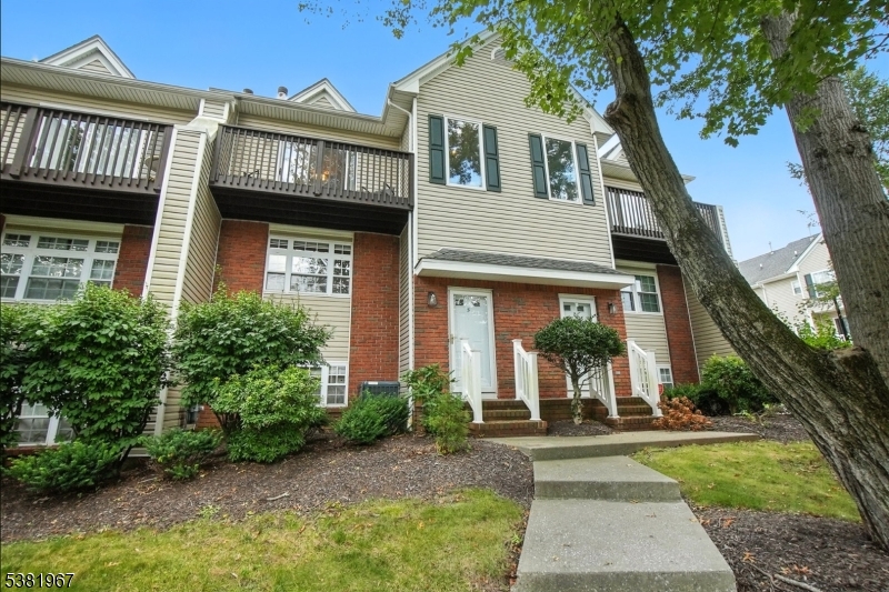 Berkeley Heights Twp., New Jersey, 07922, United States, 2 Bedrooms Bedrooms, ,3 BathroomsBathrooms,Residential,For Sale,1939510