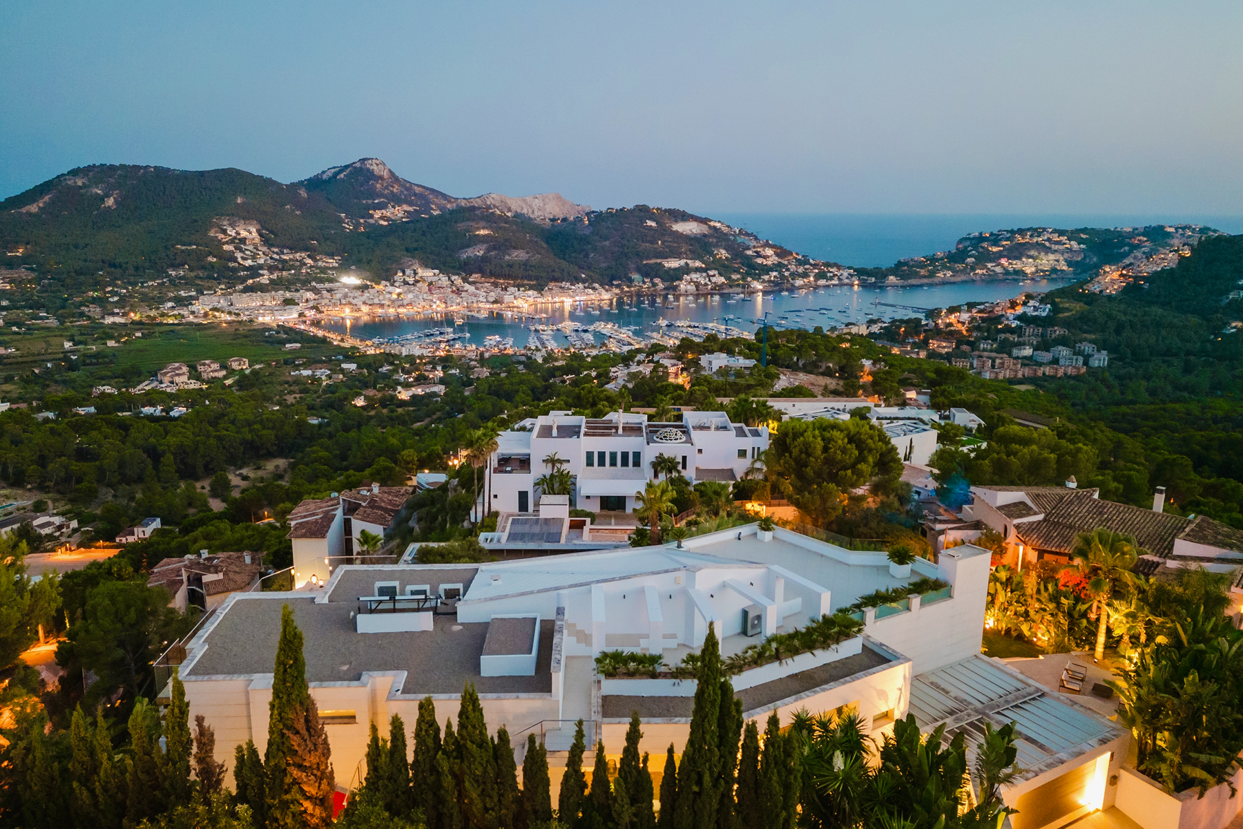  Modern-style villa with sea views in Port d