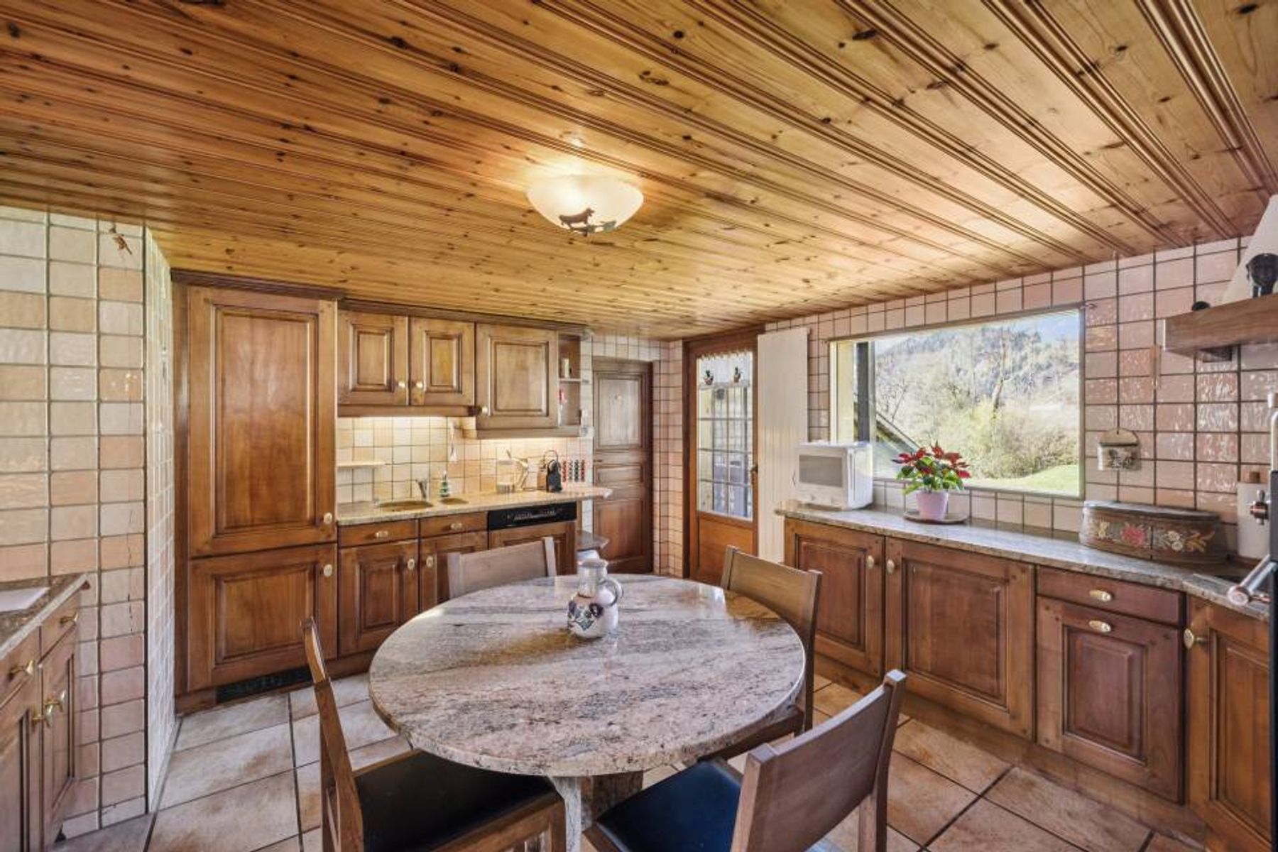  Chalet with two apartments and authentic charm - 物件實景