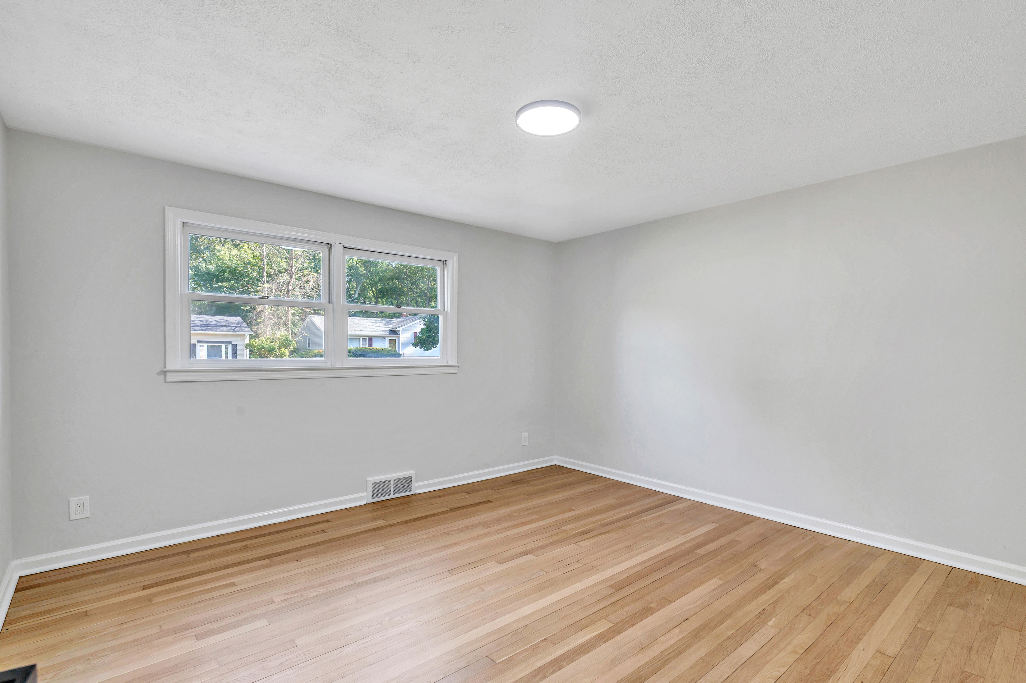 bridgeport, Connecticut, 06606, United States, 4 Bedrooms Bedrooms, ,3 BathroomsBathrooms,Residential,For Sale,1903043