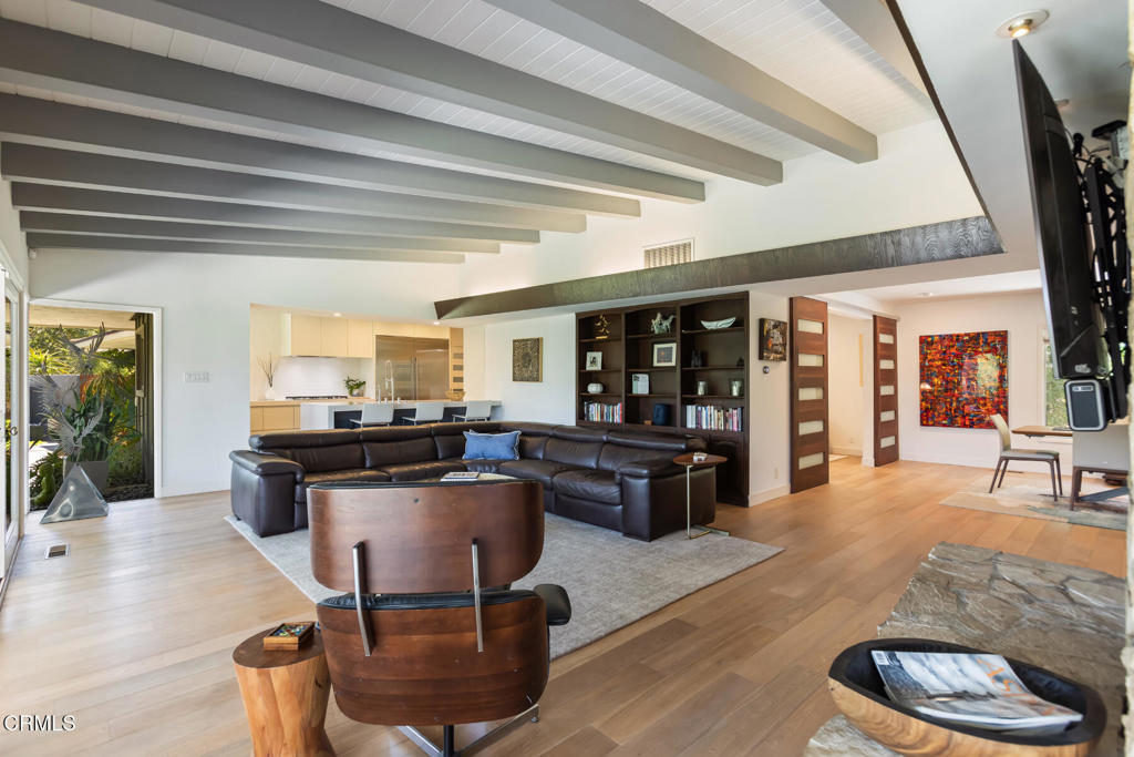 La Canada Flintridge, California, 91011, United States, 3 Bedrooms Bedrooms, ,3 BathroomsBathrooms,Residential,For Sale,1941612