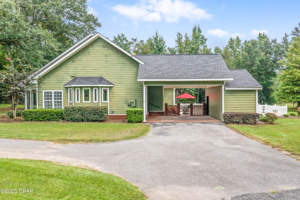 Malone, Florida, 32445, United States, 3 Bedrooms Bedrooms, ,3 BathroomsBathrooms,Residential,For Sale,1974883