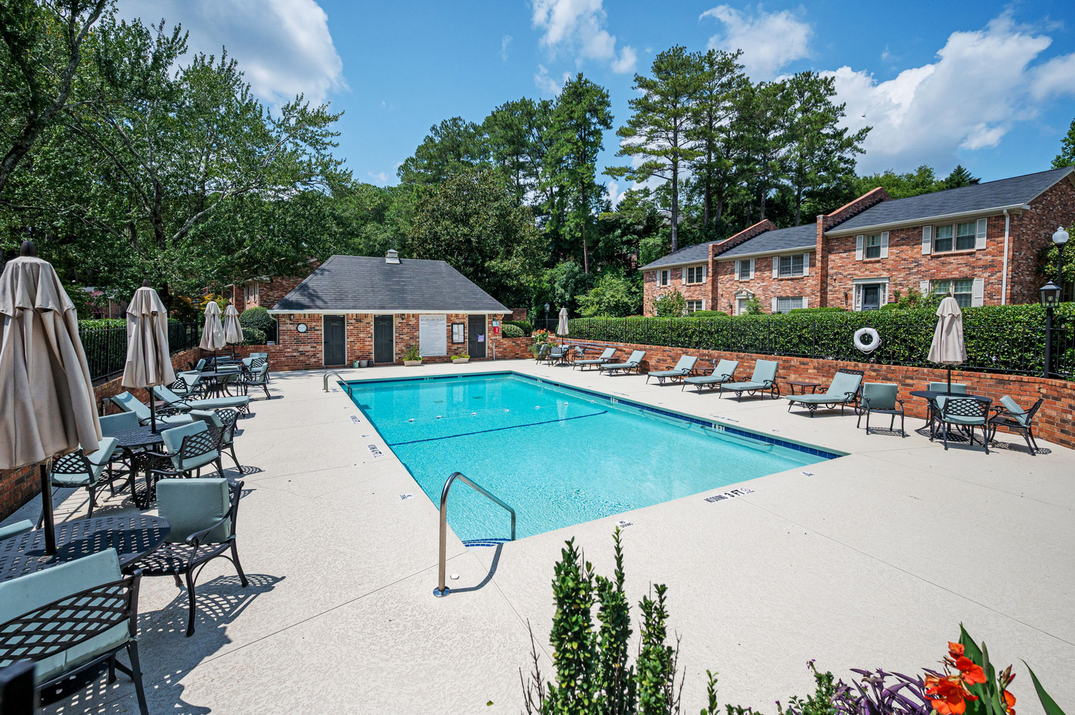  Beautifully Maintained Brick Townhome in Gated Community in Decatur - 物件實景