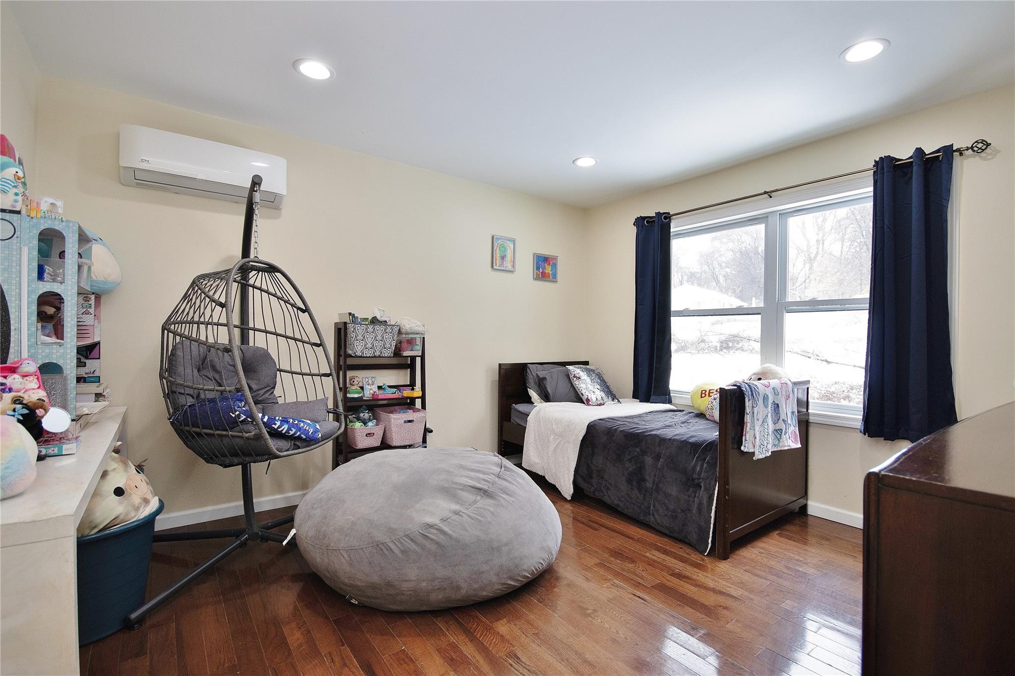Garnerville, New York, 10923, United States, 5 Bedrooms Bedrooms, ,2 BathroomsBathrooms,Residential,For Sale,1927826