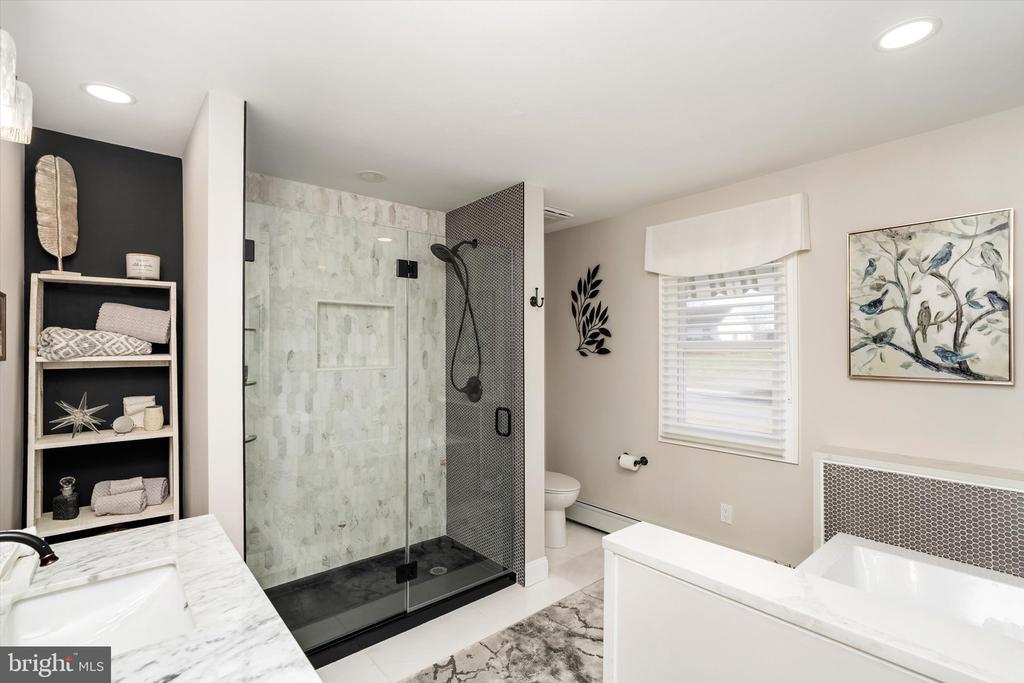 Allentown, New Jersey, 08501, United States, 4 Bedrooms Bedrooms, ,3 BathroomsBathrooms,Residential,For Sale,1998069