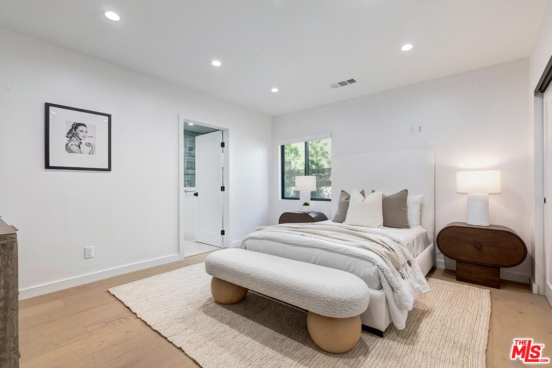Los Angeles, California, 90039, United States, 4 Bedrooms Bedrooms, ,5 BathroomsBathrooms,Residential,For Sale,1940918