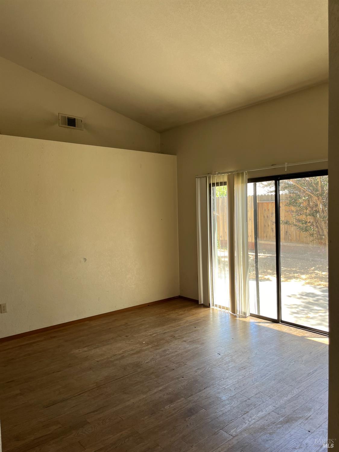 Vacaville, California, 95687, United States, 3 Bedrooms Bedrooms, ,2 BathroomsBathrooms,Residential,For Sale,1909138