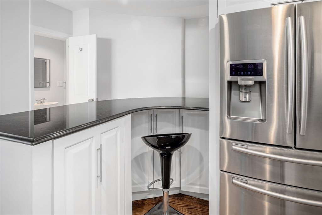Boston, Massachusetts, 02110, United States, 1 Bedroom Bedrooms, ,2 BathroomsBathrooms,Residential,For Sale,1745090