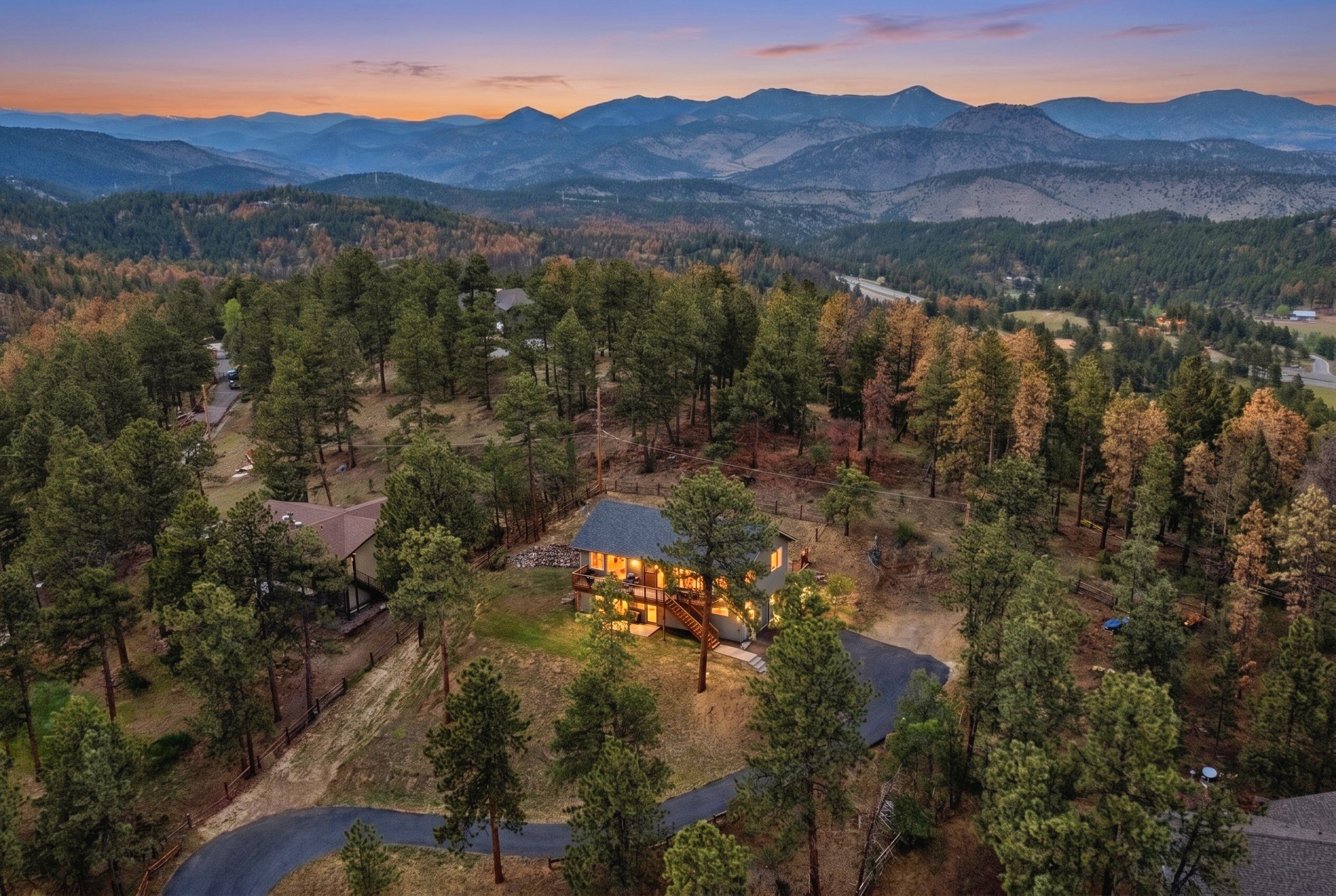  Raised Ranch Living with Spectacular Views - 物件實景
