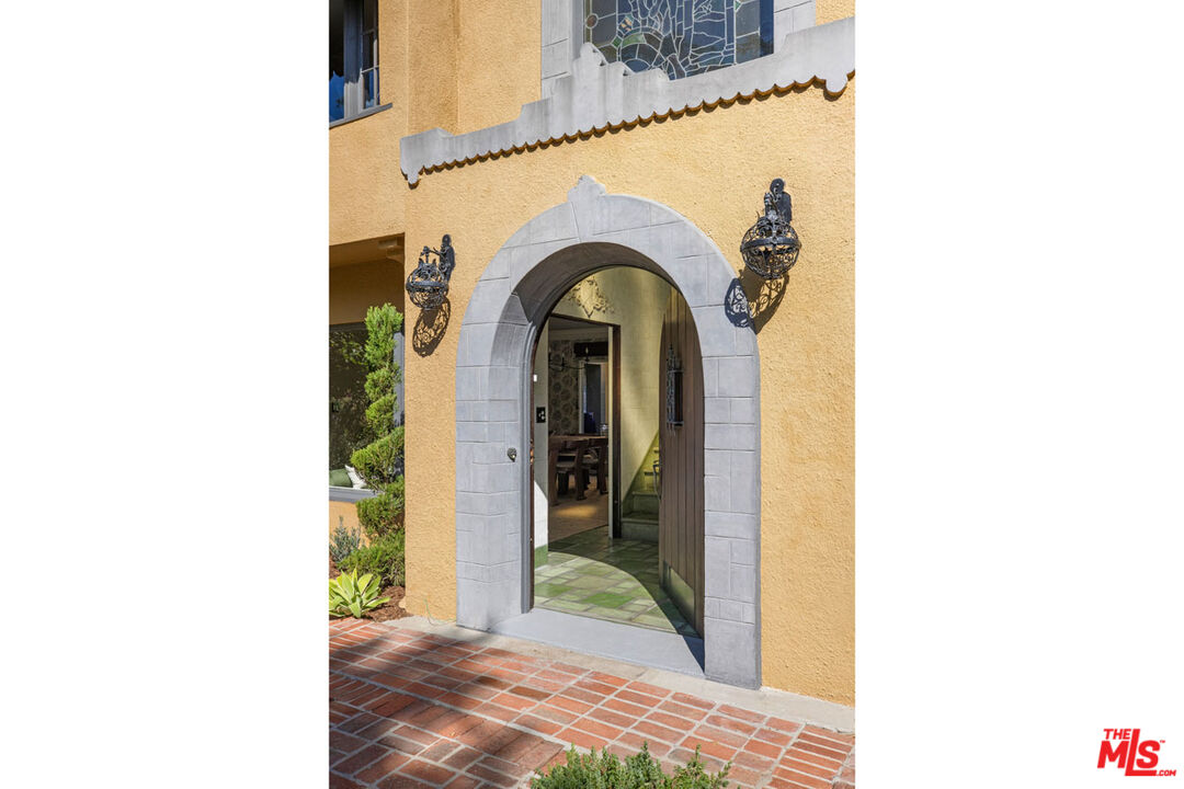 Los Angeles, California, 90065, United States, 5 Bedrooms Bedrooms, ,5 BathroomsBathrooms,Residential,For Sale,1987720