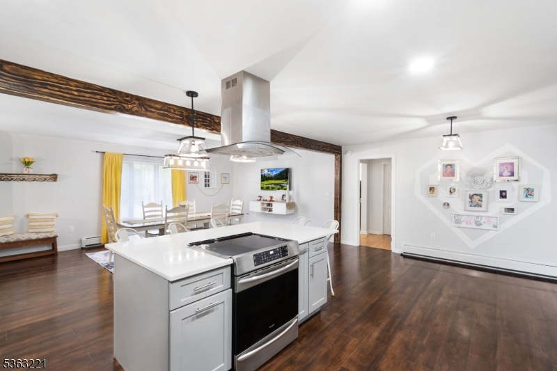Hampton Twp., New Jersey, 07860, United States, 5 Bedrooms Bedrooms, ,3 BathroomsBathrooms,Residential,For Sale,1847031