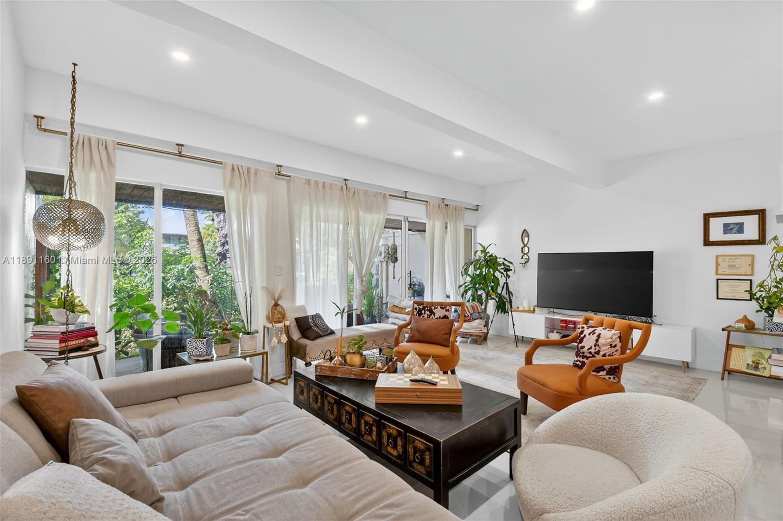 Miami, Florida, 33180, United States, 3 Bedrooms Bedrooms, ,3 BathroomsBathrooms,Residential,For Sale,1961045