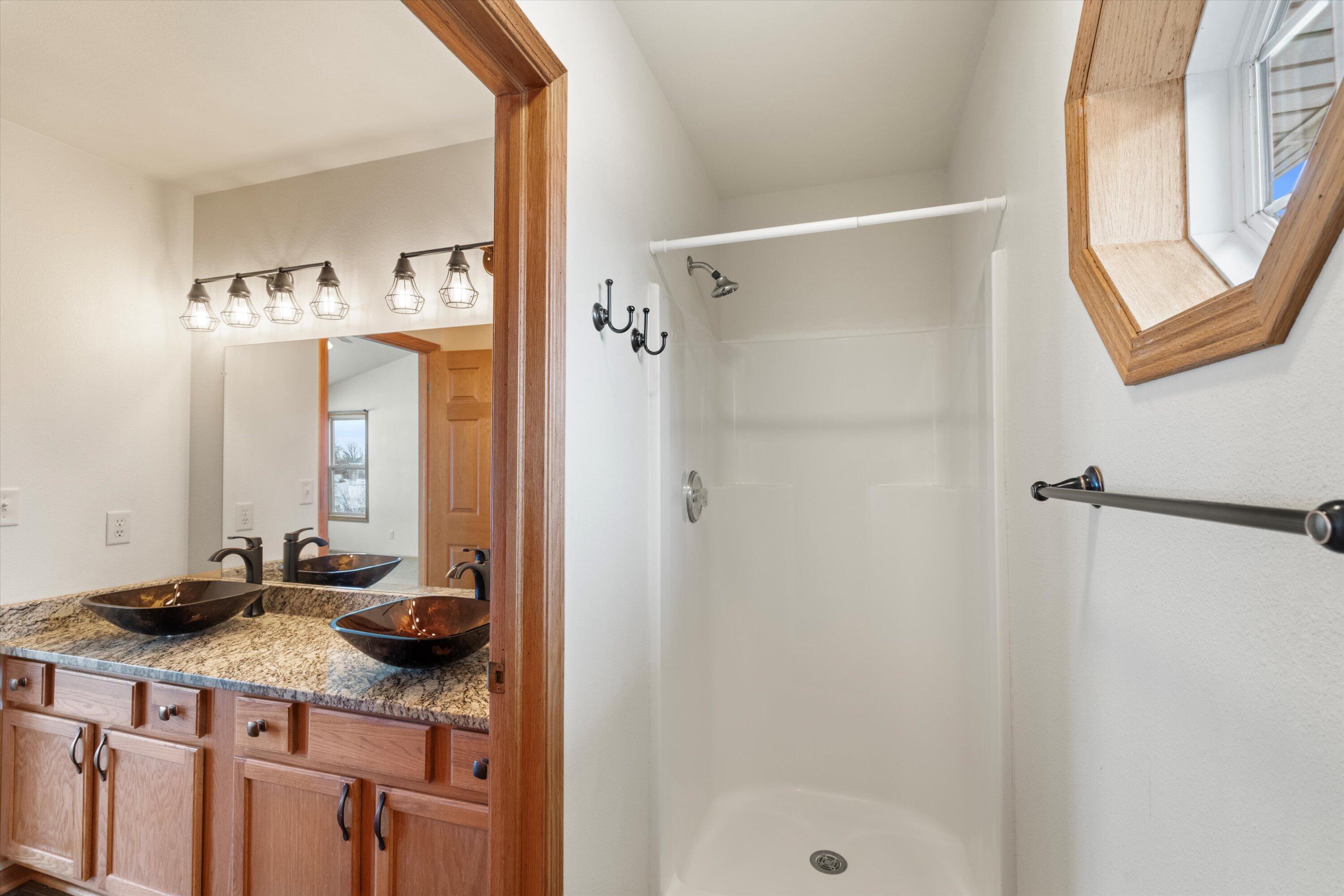 Oak Creek, Wisconsin, 53154, United States, 4 Bedrooms Bedrooms, ,4 BathroomsBathrooms,Residential,For Sale,2007520