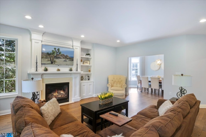 Denville Twp., New Jersey, 07834-3836, United States, 3 Bedrooms Bedrooms, ,4 BathroomsBathrooms,Residential,For Sale,1914239
