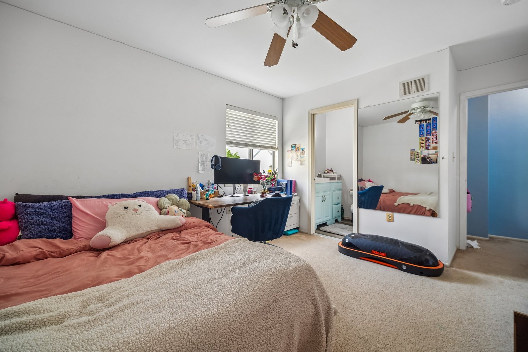  ?The Cedars?  Spacious and Inviting Townhome - 物件實景