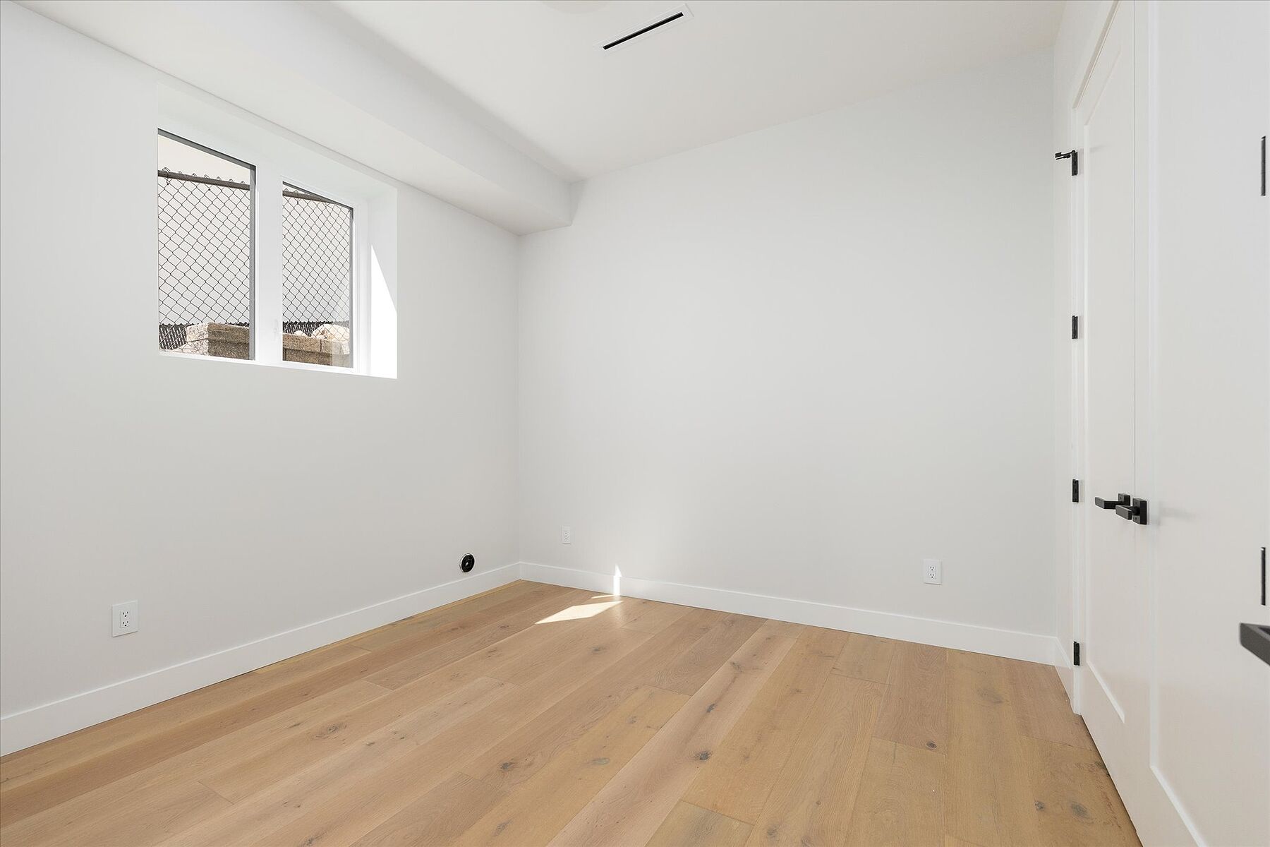  Spacious Modern Build - 物件實景