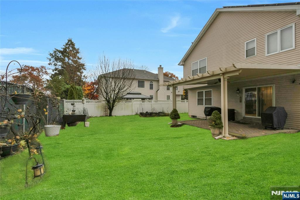 Emerson, New Jersey, 07630, United States, 4 Bedrooms Bedrooms, ,3 BathroomsBathrooms,Residential,For Sale,1991128