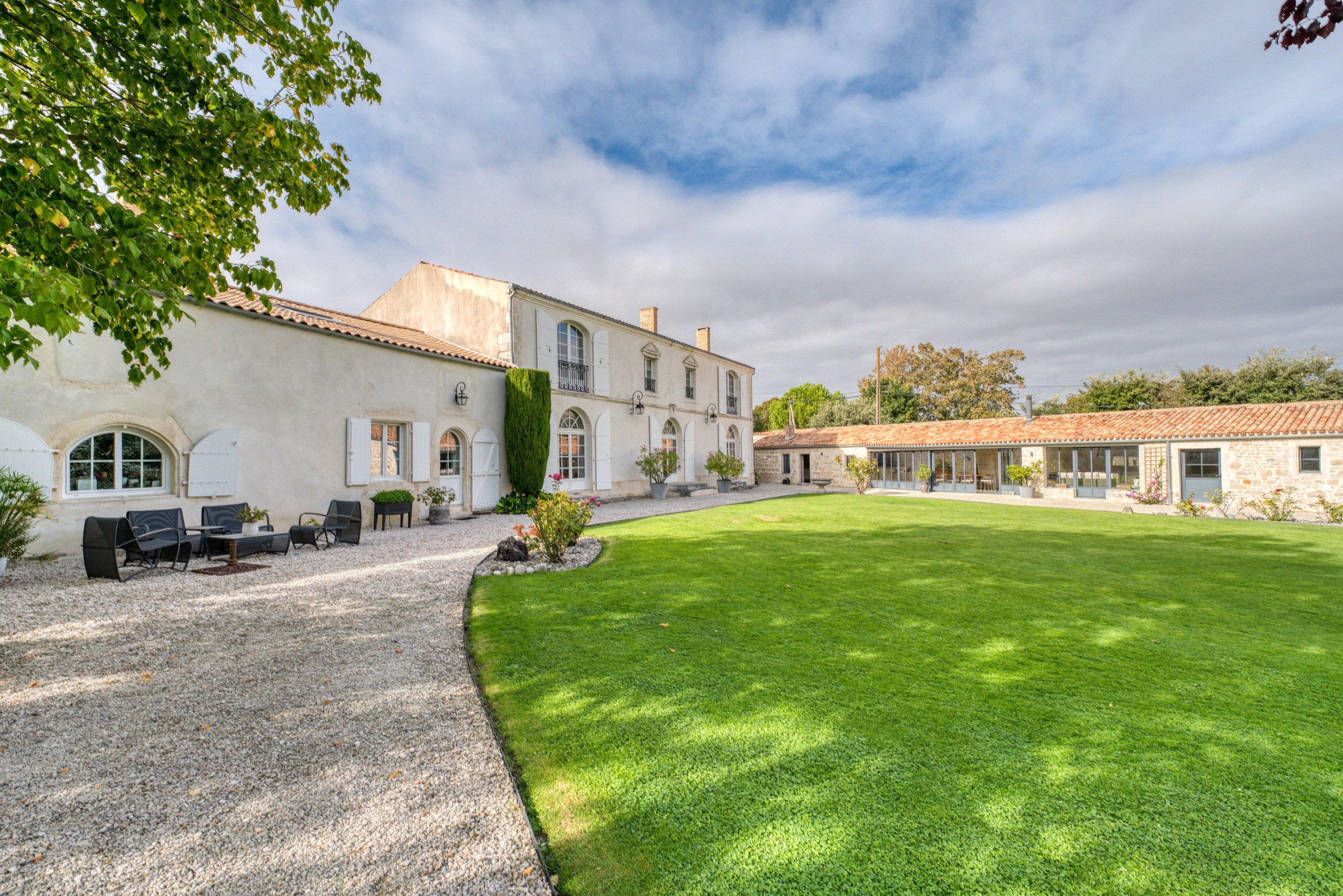  Magnificent property completely renovated with great potential - 物件實景