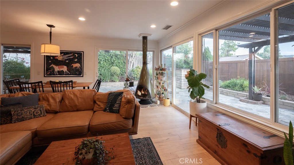 Agoura Hills, California, 91301, United States, 3 Bedrooms Bedrooms, ,1 BathroomBathrooms,Residential,For Sale,1992879