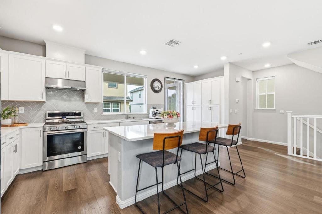 Hayward, California, 94541, United States, 3 Bedrooms Bedrooms, ,4 BathroomsBathrooms,Residential,For Sale,2032197