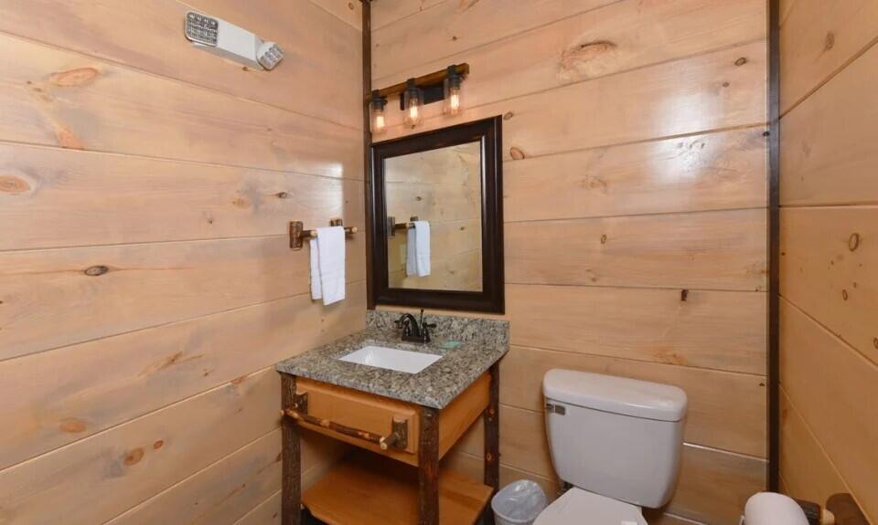 Sevierville, Tennessee, 37876, United States, 16 Bedrooms Bedrooms, ,17 BathroomsBathrooms,Residential,For Sale,1977076