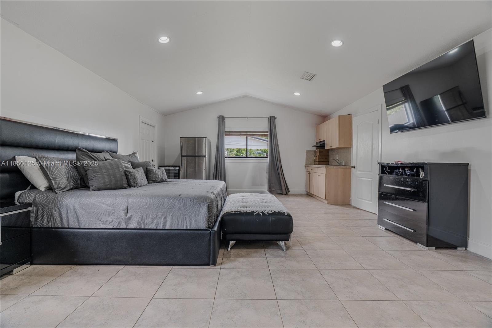 Miami, Florida, 33165, United States, 3 Bedrooms Bedrooms, ,2 BathroomsBathrooms,Residential,For Sale,1906706