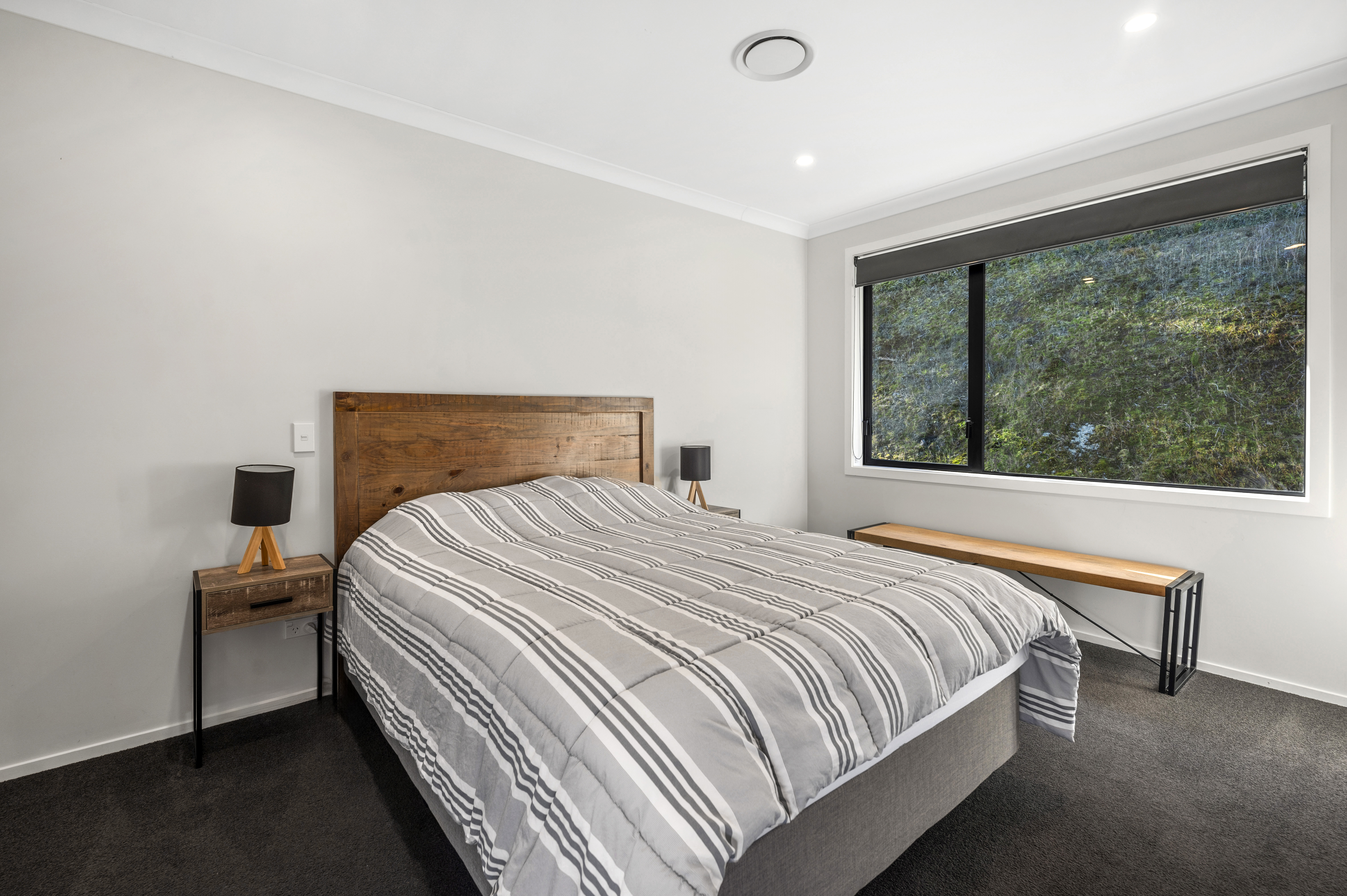  Sleek Contemporary with Lake Views - 物件實景