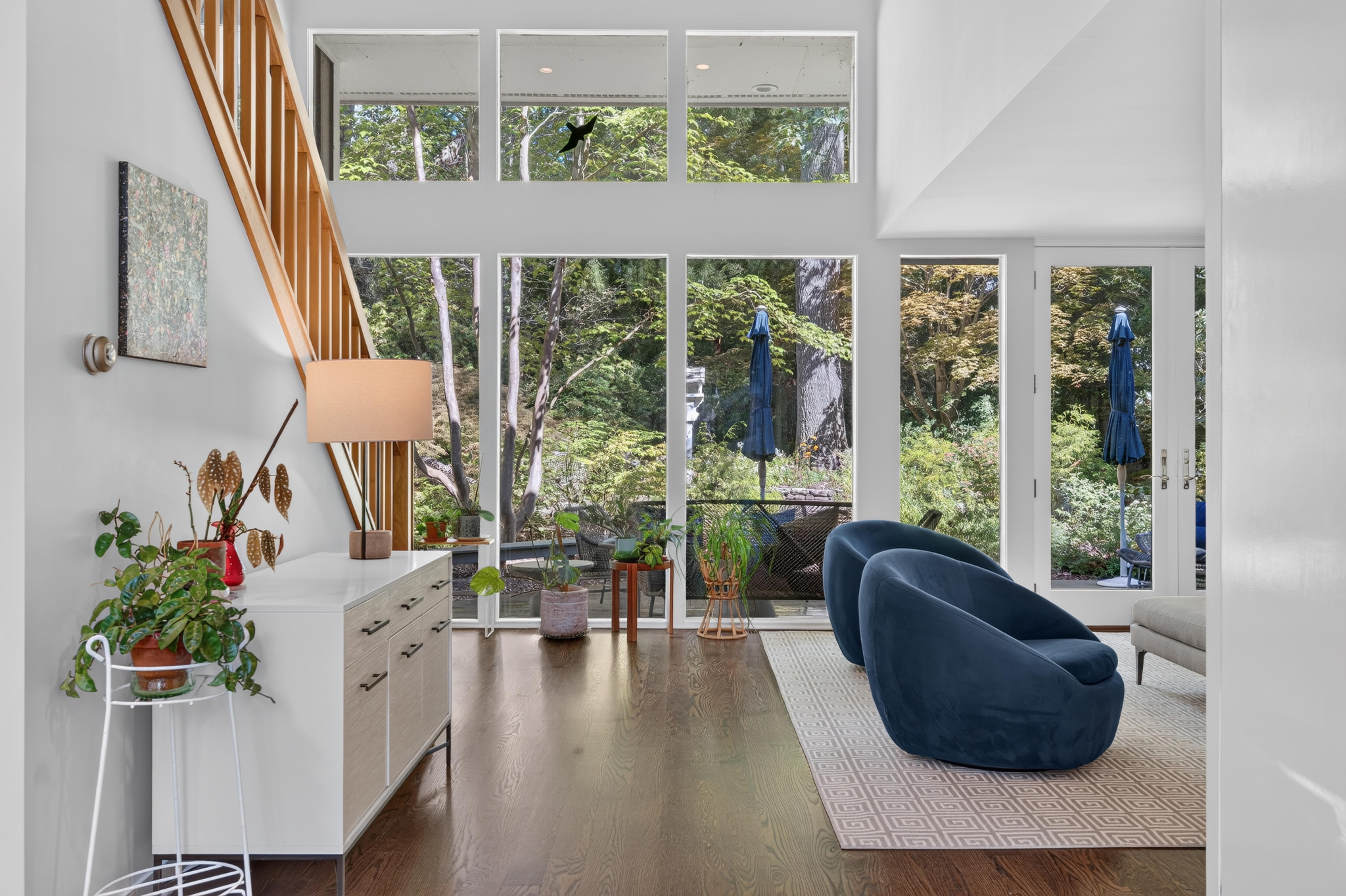  Immaculate Home with Classic Versatile Design Offers Privacy - 物件實景