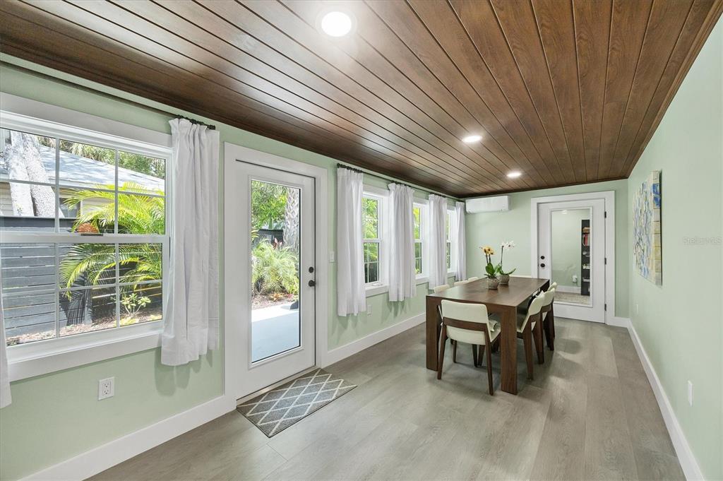 Sarasota, Florida, 34236, United States, 2 Bedrooms Bedrooms, ,2 BathroomsBathrooms,Residential,For Sale,1960747