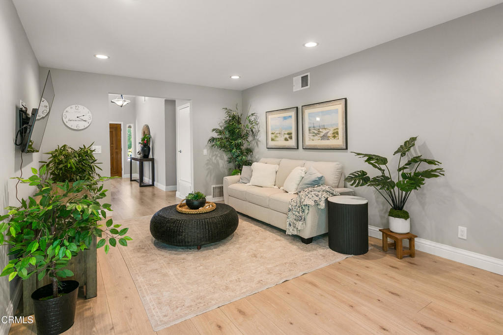 Thousand Oaks, California, 91362, United States, 4 Bedrooms Bedrooms, ,2 BathroomsBathrooms,Residential,For Sale,1988089