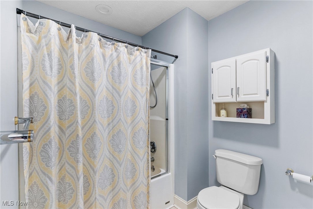 Chardon, Ohio, 44024, United States, 4 Bedrooms Bedrooms, ,5 BathroomsBathrooms,Residential,For Sale,1985731