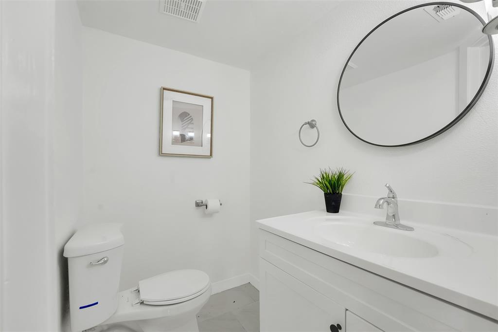 200 Silverleaf Drive, Fort Worth, Texas, 76112, United States, 5 Bedrooms Bedrooms, ,6 BathroomsBathrooms,Residential,For Sale,200 Silverleaf Drive,1618780
