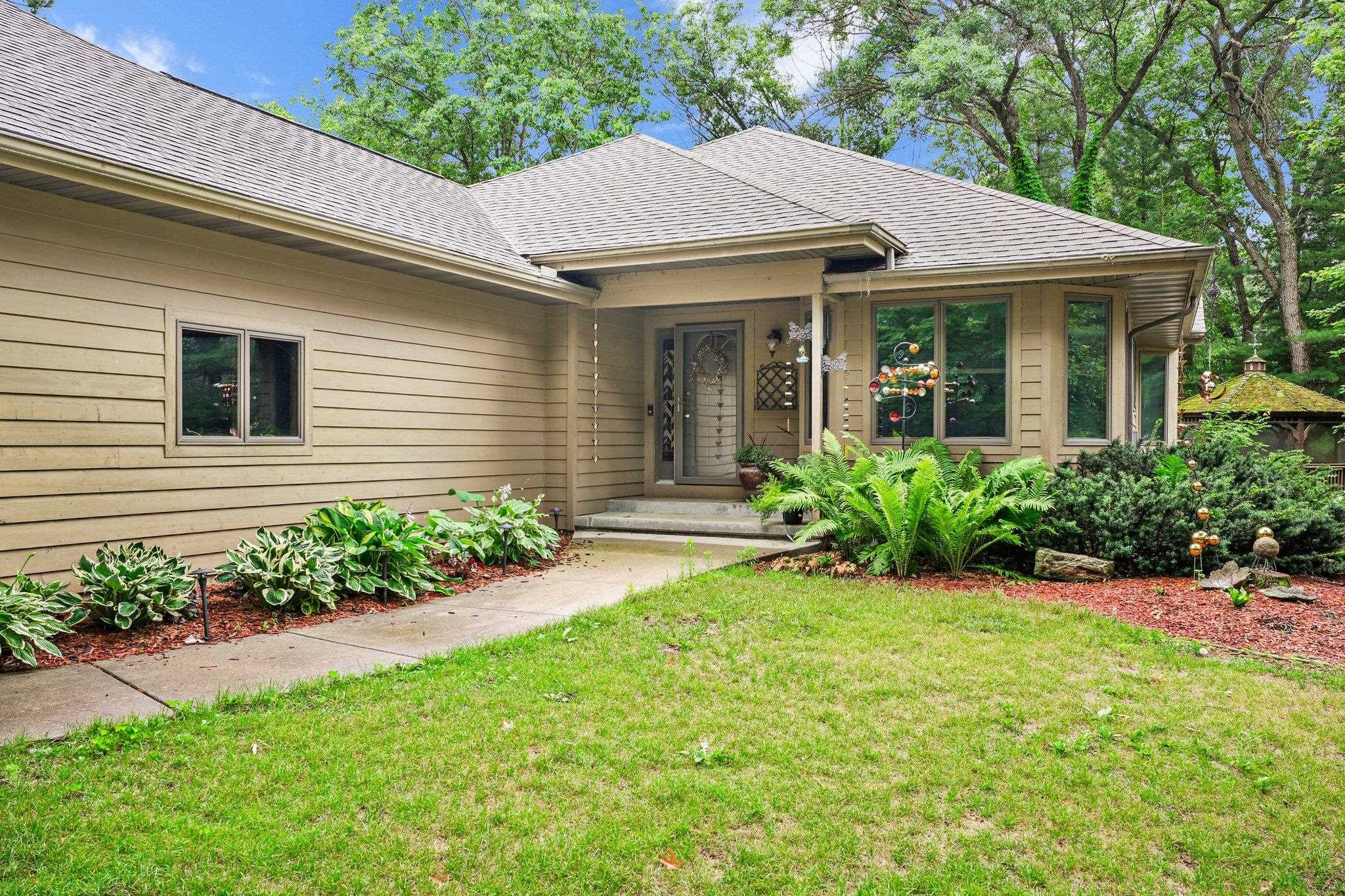Spring Green, Wisconsin, 53588, United States, 4 Bedrooms Bedrooms, ,3 BathroomsBathrooms,Residential,For Sale,1930492