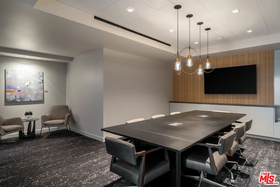 Los Angeles, California, 90013, United States, 1 Bedroom Bedrooms, ,1 BathroomBathrooms,Residential,For Sale,1995837