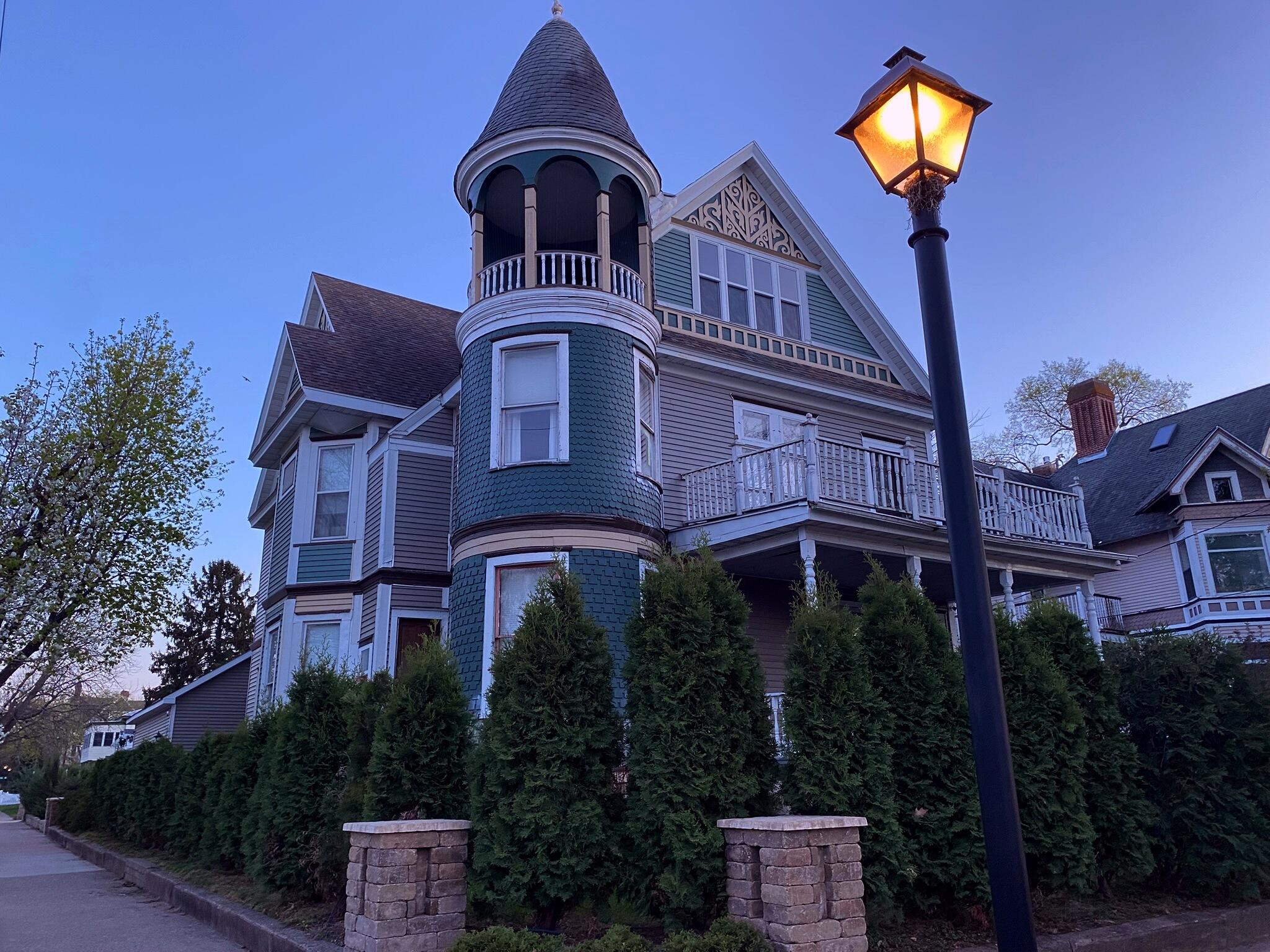 La Crosse, Wisconsin, 54601, United States, 6 Bedrooms Bedrooms, ,5 BathroomsBathrooms,Residential,For Sale,2018389