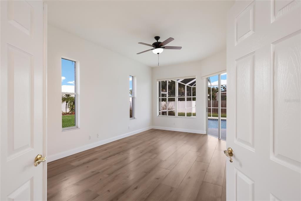 Sarasota, Florida, 34243, United States, 3 Bedrooms Bedrooms, ,2 BathroomsBathrooms,Residential,For Sale,1989326