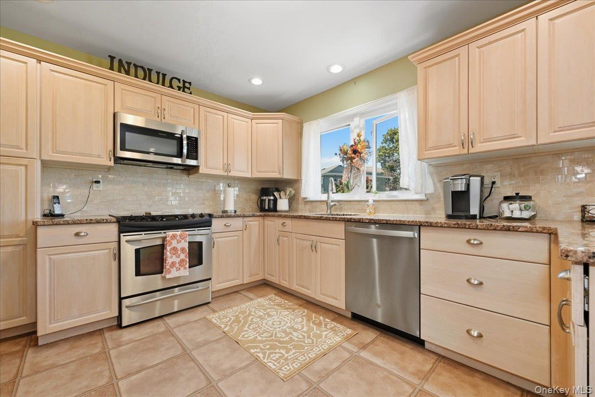 North Bellmore, New York, 11710, United States, 3 Bedrooms Bedrooms, ,2 BathroomsBathrooms,Residential,For Sale,1991697