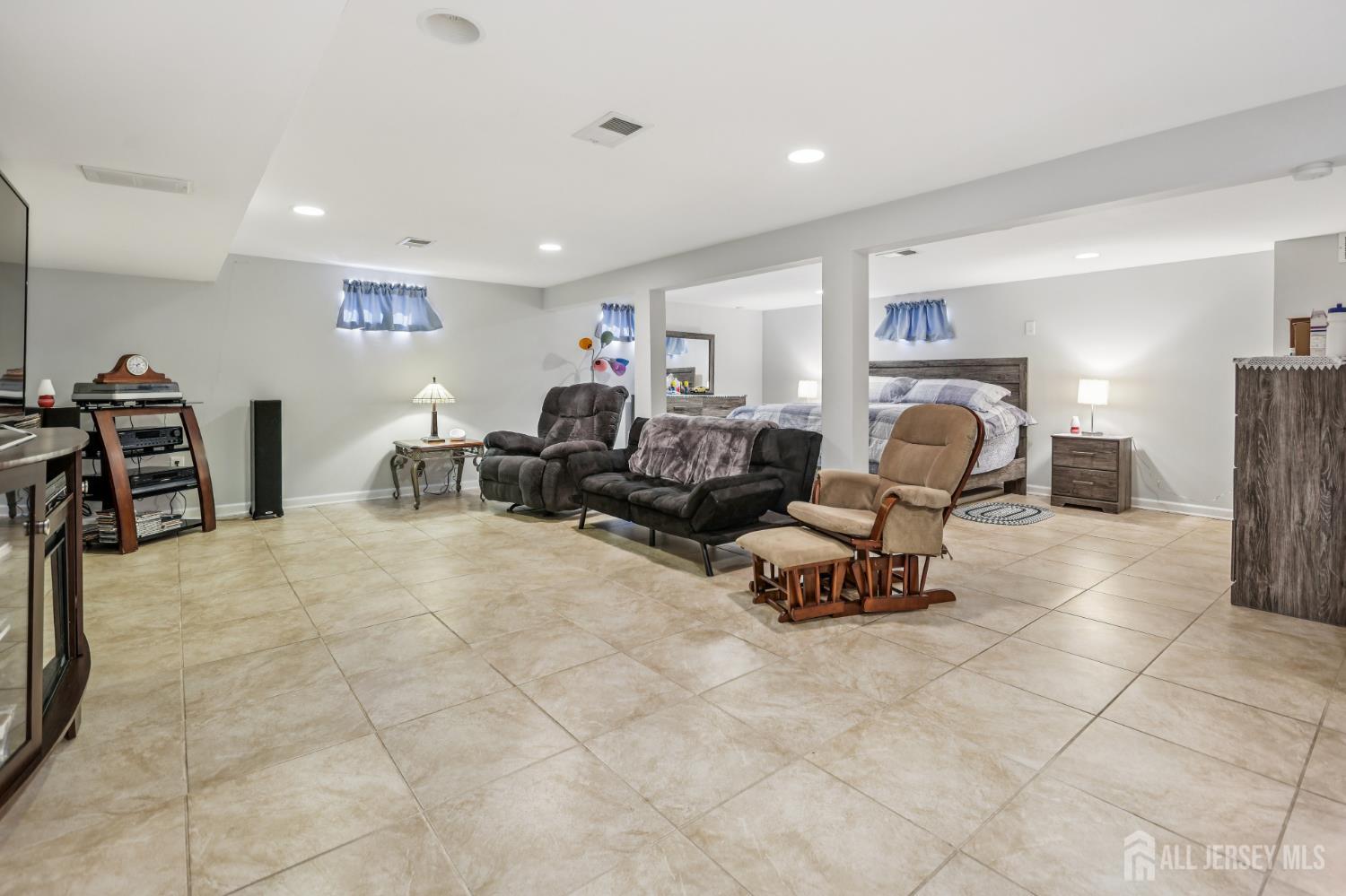 Woodbridge Proper, New Jersey, 07095, United States, 3 Bedrooms Bedrooms, ,2 BathroomsBathrooms,Residential,For Sale,1969117