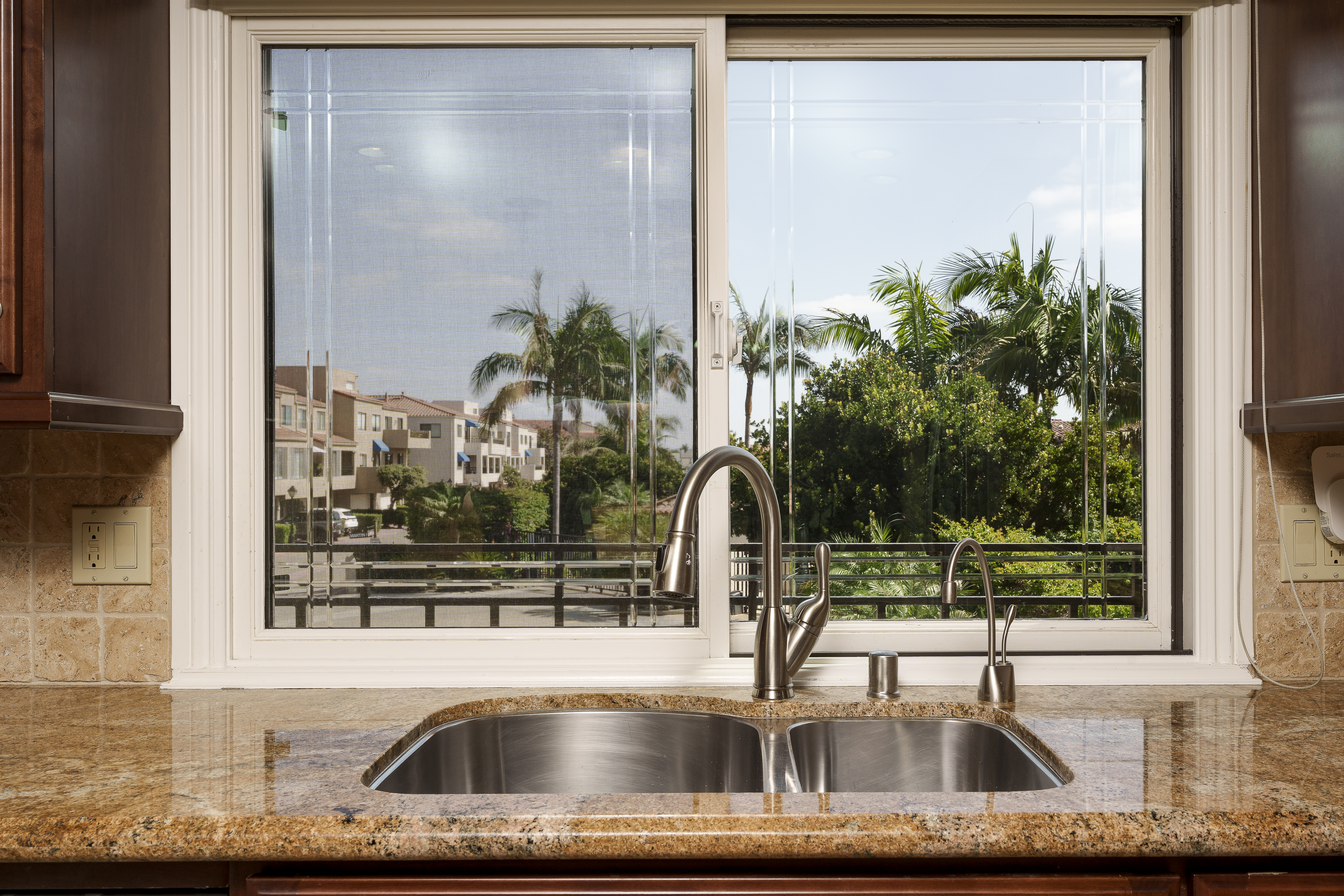  16475 Tropez Lane, Huntington Beach, CA 92649 - 物件實景